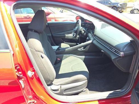 Used 2025 Hyundai Elantra SEL FWD image 5