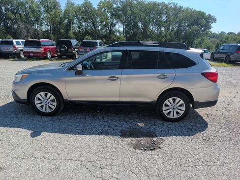 Used 2017 Subaru Outback 2.5i Premium AWD/4WD image 6