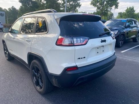 Used 2019 Jeep Cherokee Latitude Plus AWD/4WD image 3