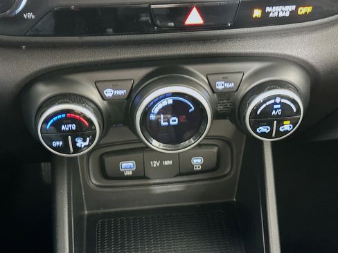 Used 2025 Hyundai Venue SEL image 23