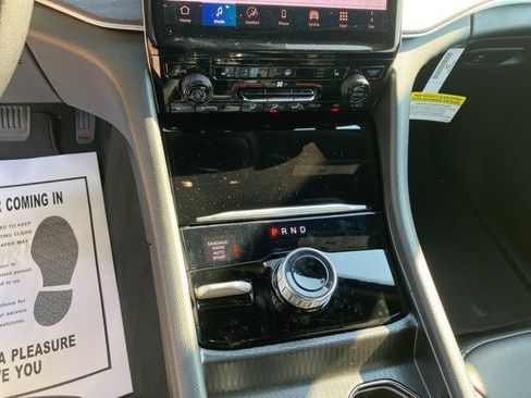 New 2025 Jeep Grand Cherokee Limited image 18