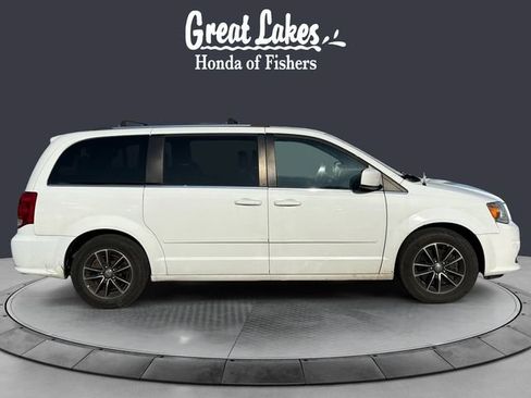 Used 2017 Dodge Grand Caravan SXT FWD image 6
