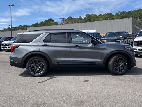 New 2026 Ford Explorer ST-Line w/ ST-Line Street Pack RWD image 2