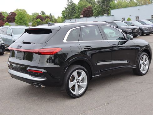 Used 2025 Audi Q5 Premium Plus w/ Premium Plus AWD/4WD image 5