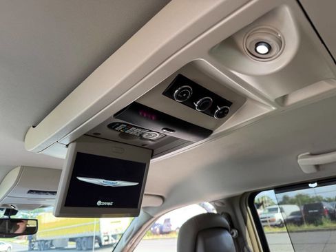 Used 2015 Chrysler Town & Country Touring-L w/ Driver Convenience Group FWD image 13
