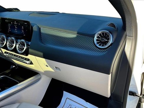 Certified 2025 Mercedes-Benz GLA 250 4MATIC image 29