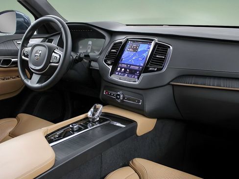Certified 2023 Volvo XC90 B6 Ultimate w/ Protection Package Premier AWD/4WD image 19