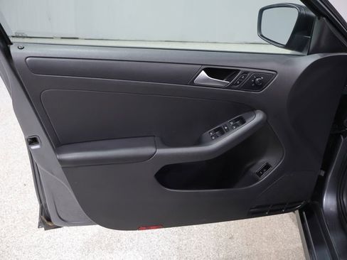 Used 2013 Volkswagen Jetta S image 12