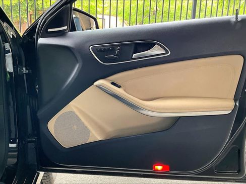 Used 2015 Mercedes-Benz GLA 250 image 22