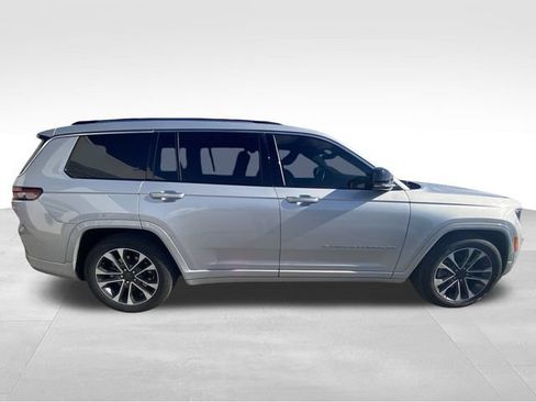 Used 2022 Jeep Grand Cherokee L Overland w/ Luxury Tech Group IV AWD/4WD image 12