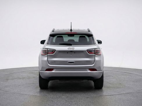 Used 2025 Jeep Compass Limited AWD/4WD image 7