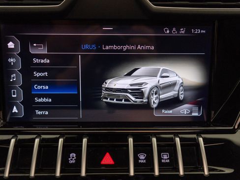 Used 2021 Lamborghini Urus AWD/4WD image 30