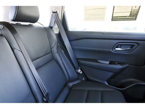 Used 2025 Nissan Rogue SL w/ Tech Package image 10