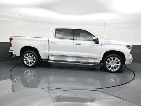 Used 2025 Chevrolet Silverado 1500 High Country w/ High Country Premium Package AWD/4WD image 6
