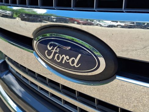 Used 2018 Ford F150 XLT w/ Equipment Group 302A Luxury AWD/4WD image 4