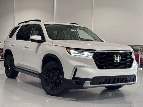 New 2025 Honda Pilot Touring image 2