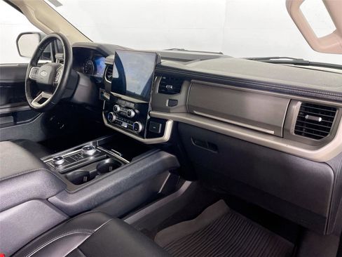 Used 2024 Ford Expedition XLT image 28