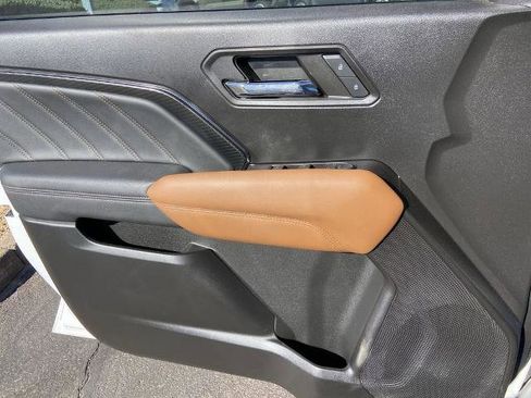 Used 2024 GMC Canyon AT4 image 18