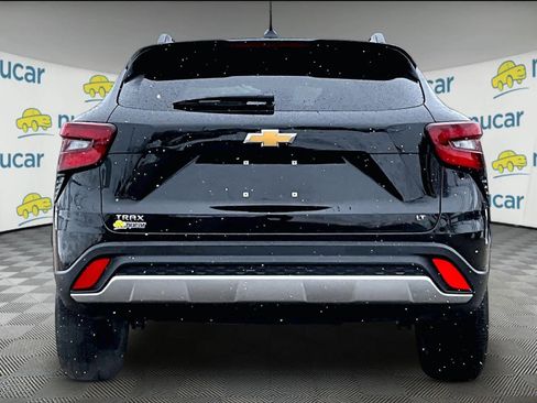 Used 2025 Chevrolet Trax LT w/ LT Convenience Package image 5