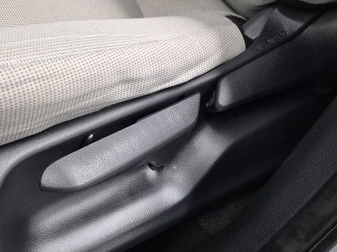 Used 2022 Toyota Corolla Cross LE image 22