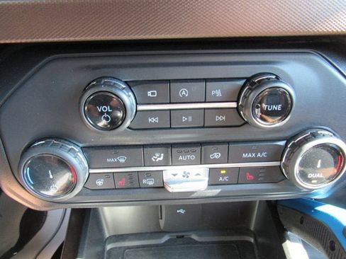 Used 2022 Ford Bronco Outer Banks AWD/4WD image 17