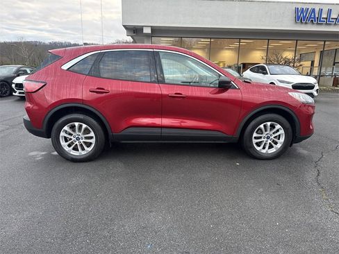 Certified 2022 Ford Escape SE w/ Cold Weather Package image 4