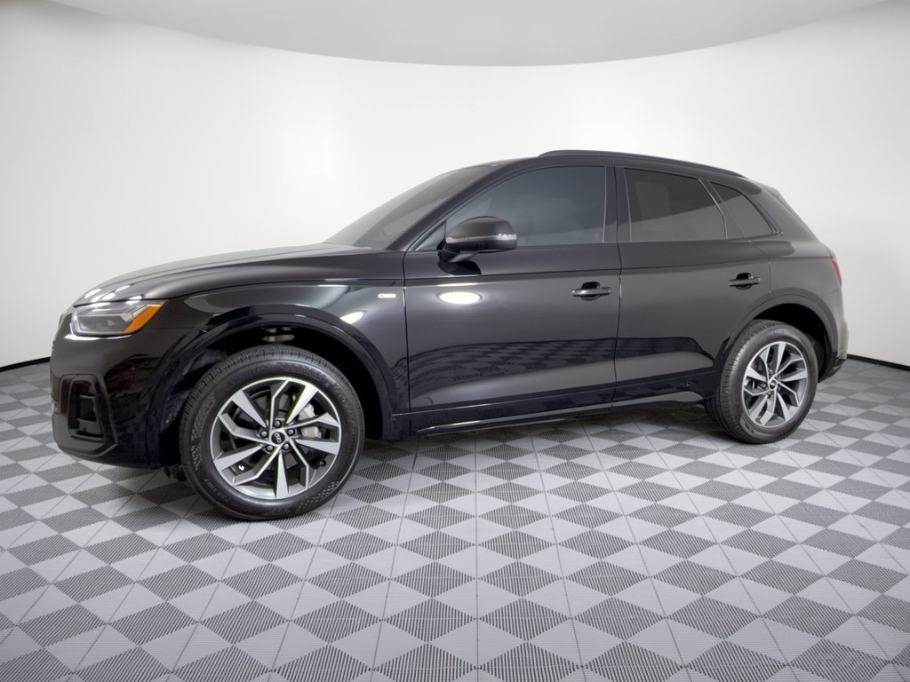 Used 2024 Audi Q5 2.0T Premium w/ Summer of Audi Package AWD/4WD image 2
