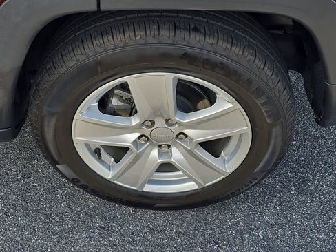 Used 2022 Jeep Compass Latitude image 6