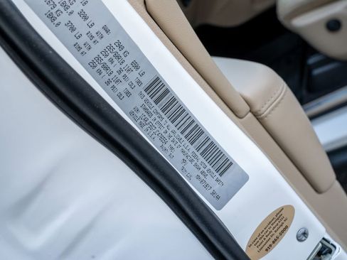 Used 2018 Jeep Grand Cherokee Limited image 23