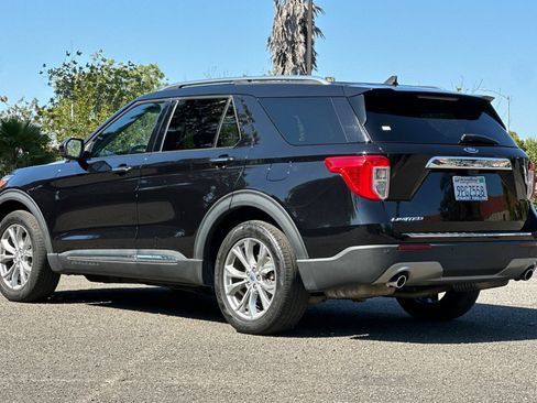 Certified 2023 Ford Explorer Limited RWD image 5