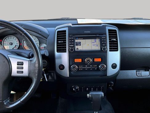 Used 2018 Nissan Frontier PRO-4X AWD/4WD image 6