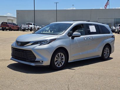 Used 2021 Toyota Sienna XLE