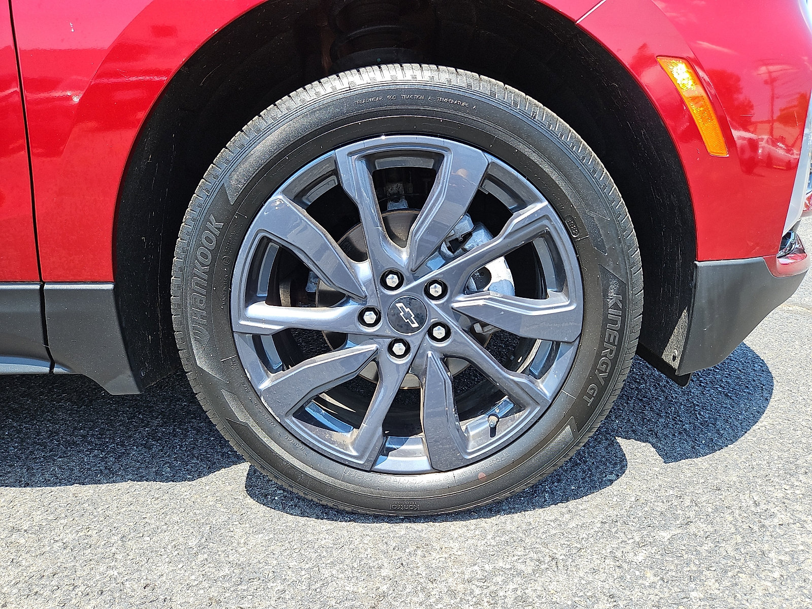 Certified 2023 Chevrolet Equinox RS w/ RS Leather Package AWD/4WD image 9