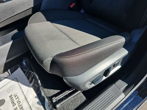 Used 2025 Nissan Rogue SV image 32