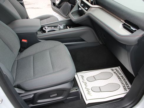 Used 2025 Ford Explorer Active image 14