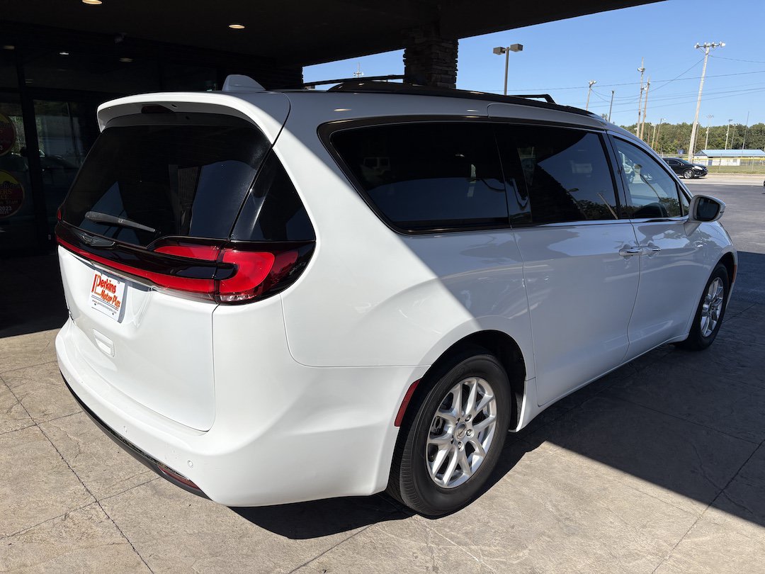 Used 2021 Chrysler Pacifica Touring-L FWD image 6