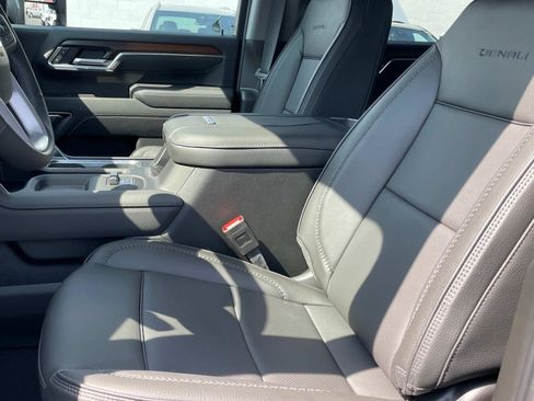 New 2025 GMC Sierra 2500 Denali w/ Denali Reserve Package image 21