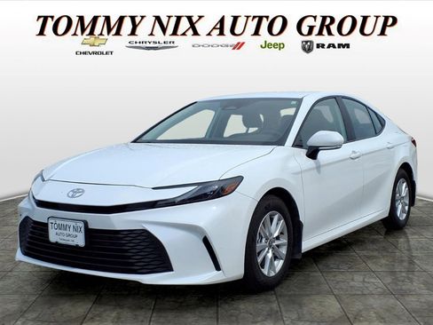 Used 2025 Toyota Camry LE w/ Convenience Package FWD image 1