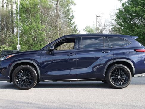 Used 2023 Toyota Highlander XSE image 3