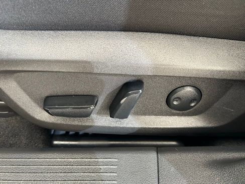 Used 2023 Nissan Rogue SV image 29