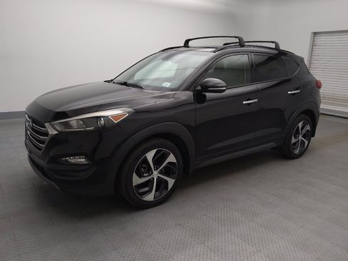 Used 2016 Hyundai Tucson Limited w/ Option Group 03 FWD image 2