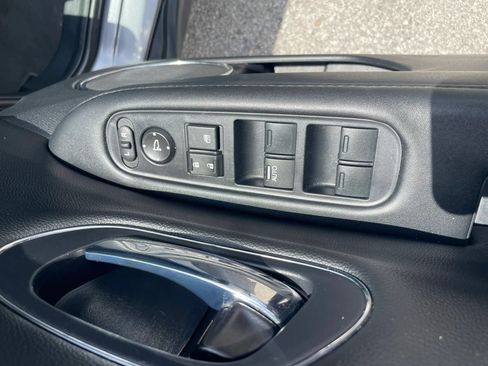 Used 2022 Honda HR-V EX-L image 16