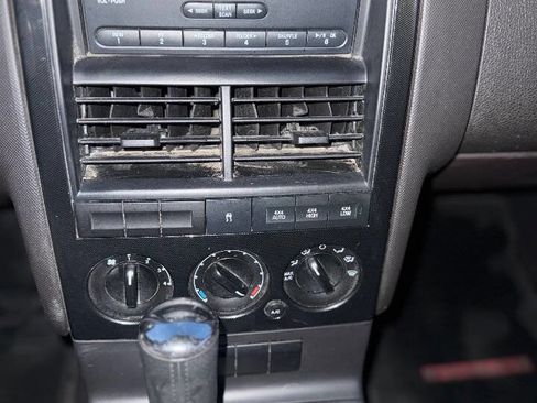 Used 2010 Ford Explorer Sport Trac XLT image 12