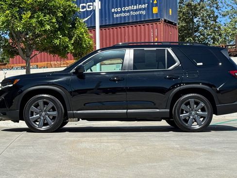 Certified 2025 Honda Pilot Sport image 10