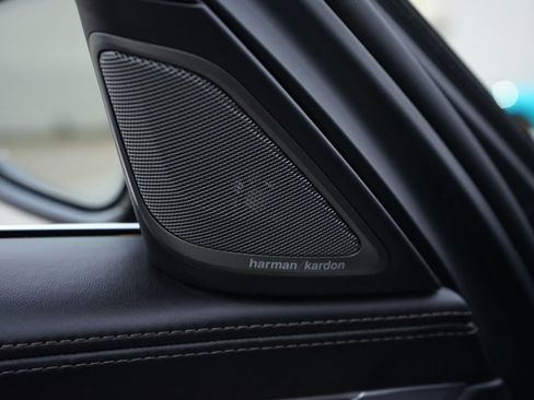 Used 2021 BMW 740i xDrive w/ Premium Package image 29