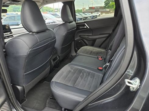 Used 2025 Mitsubishi Outlander SE AWD/4WD image 16