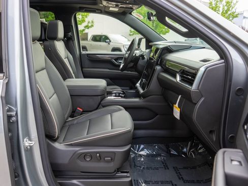 New 2026 GMC Yukon XL Elevation w/ Elevation Premium Package AWD/4WD image 10