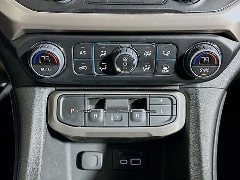 Used 2023 GMC Acadia Denali w/ Denali Ultimate Package image 18