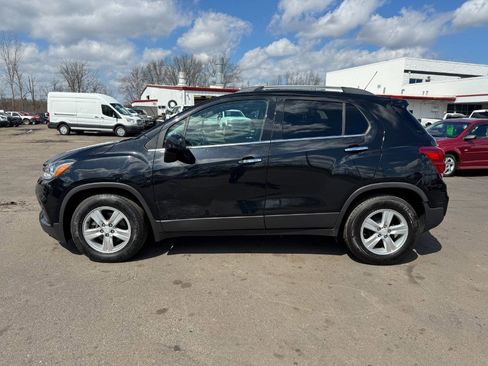 Used 2017 Chevrolet Trax LT w/ LT Convenience Package image 2