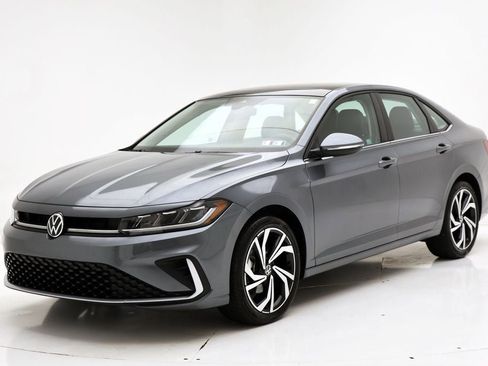 Used 2025 Volkswagen Jetta SEL image 2